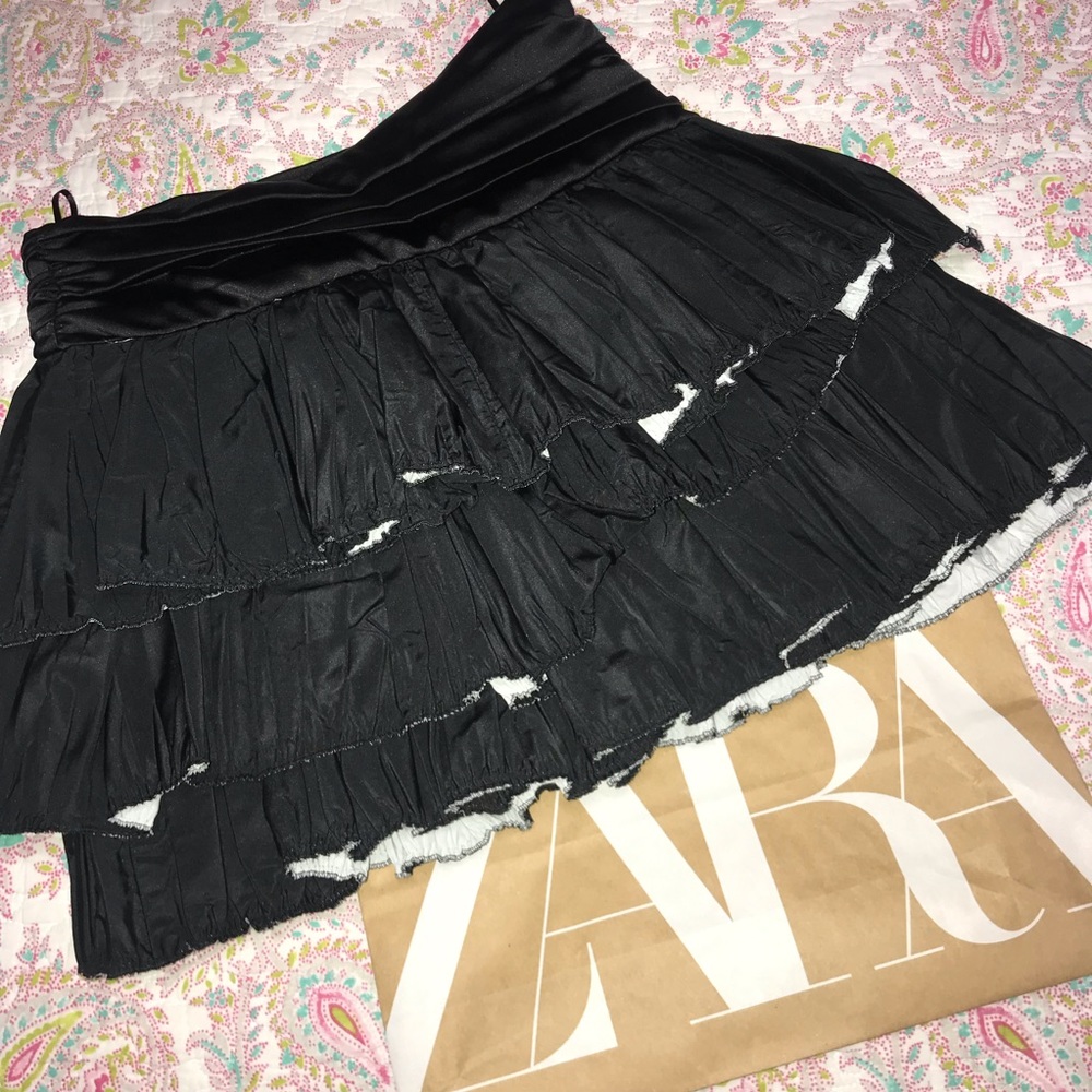 Zara Blogger Favorite—Ruffled Mini Skirt